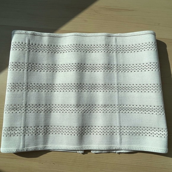 NWOT waist trainer 4 boning. Size large (365) - Picture 5 of 5